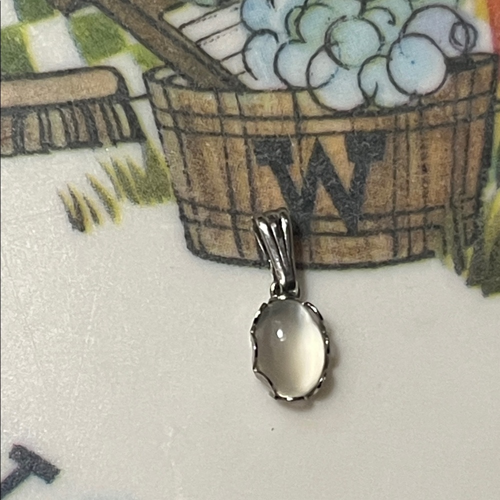 Vintage 14K White Gold Moonstone pendant
